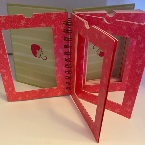 Strawberry Shortcake “Berry Best Friends” Photo Album 4x6 - Picture 3 of 4
